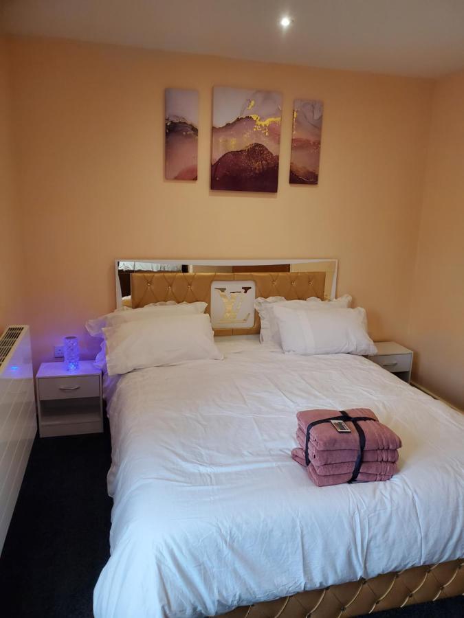 Beautiful & Elegant 2 Bed Room House Manchester Buitenkant foto