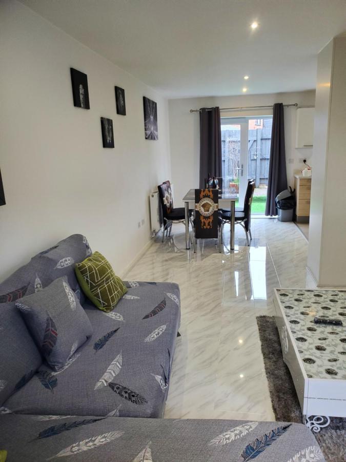Beautiful & Elegant 2 Bed Room House Manchester Buitenkant foto