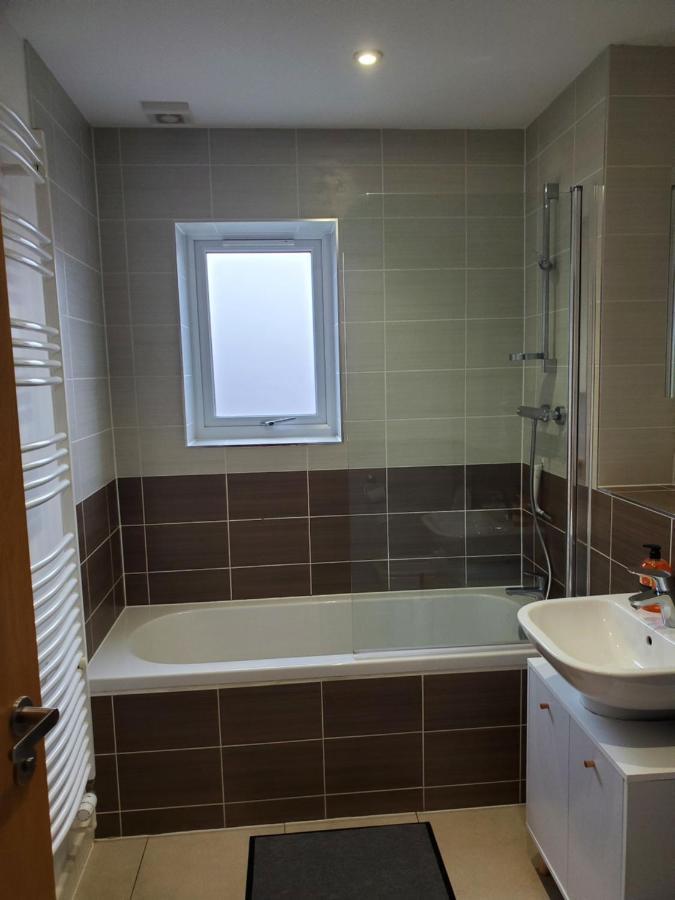 Beautiful & Elegant 2 Bed Room House Manchester Buitenkant foto