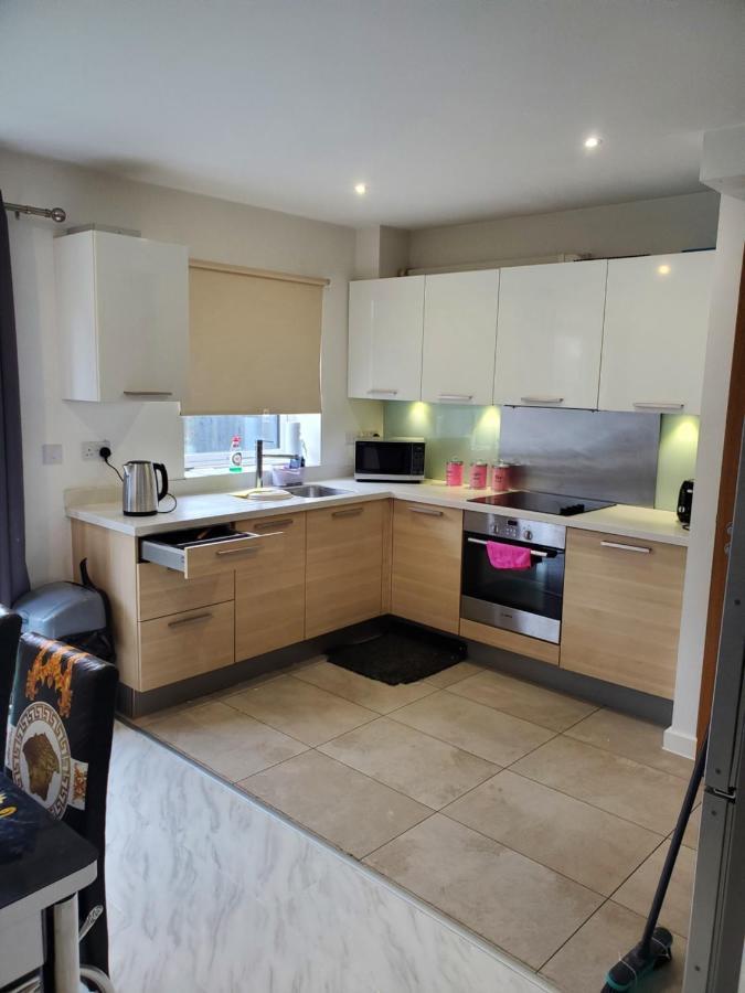 Beautiful & Elegant 2 Bed Room House Manchester Buitenkant foto