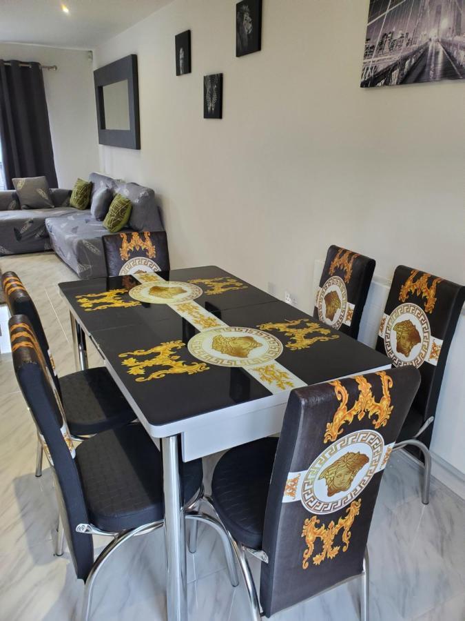 Beautiful & Elegant 2 Bed Room House Manchester Buitenkant foto