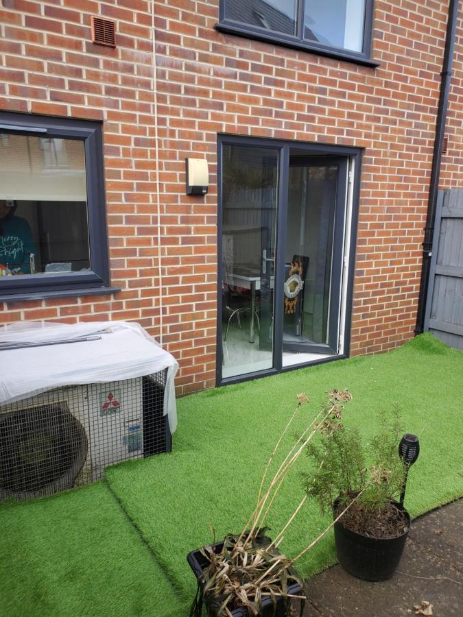 Beautiful & Elegant 2 Bed Room House Manchester Buitenkant foto