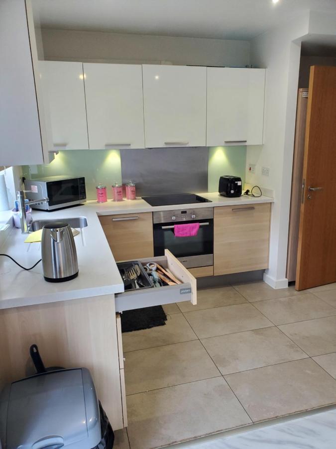 Beautiful & Elegant 2 Bed Room House Manchester Buitenkant foto
