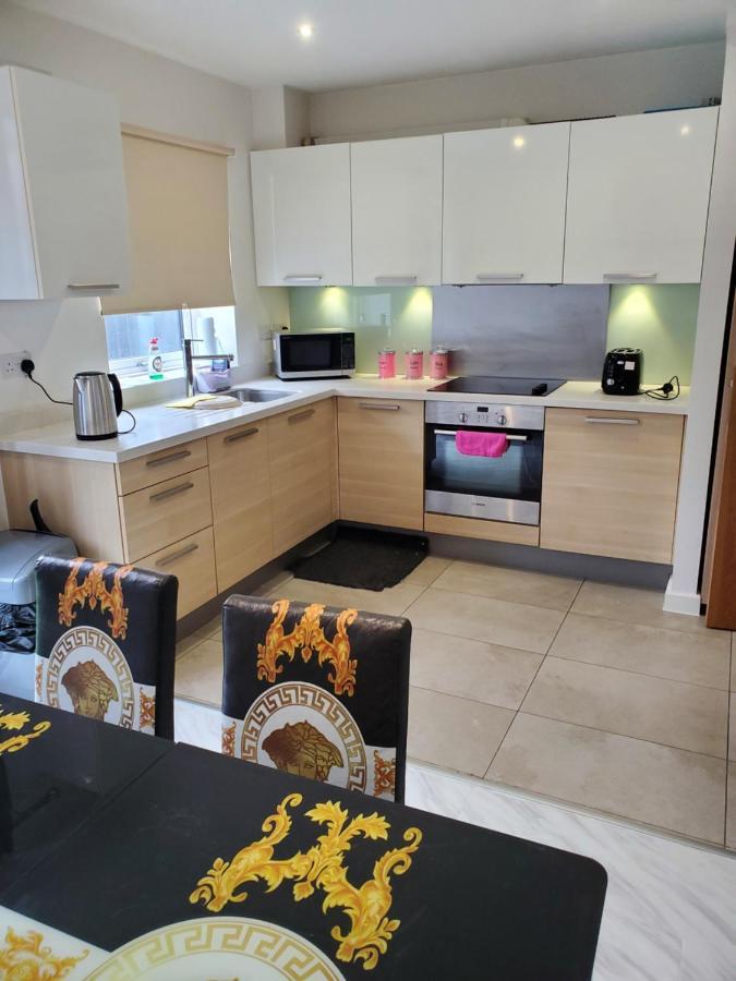 Beautiful & Elegant 2 Bed Room House Manchester Buitenkant foto