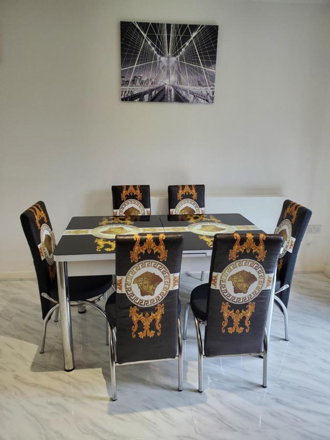 Beautiful & Elegant 2 Bed Room House Manchester Buitenkant foto